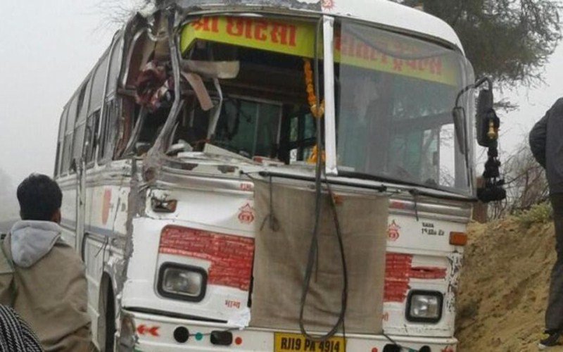 Indija: U sudaru kamiona i školskog autobusa poginulo 24 djece