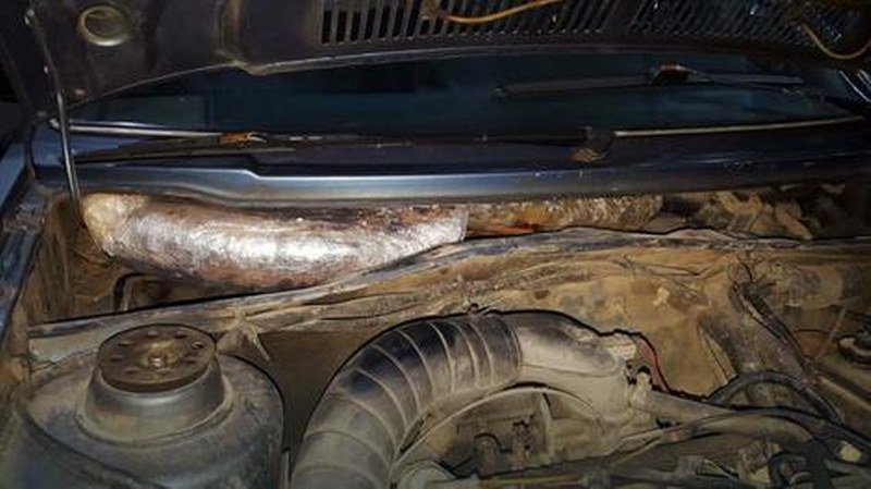 Na graničnom prelazu Hum otkriveno 5,3 kila marihuana, uhapšena trojka