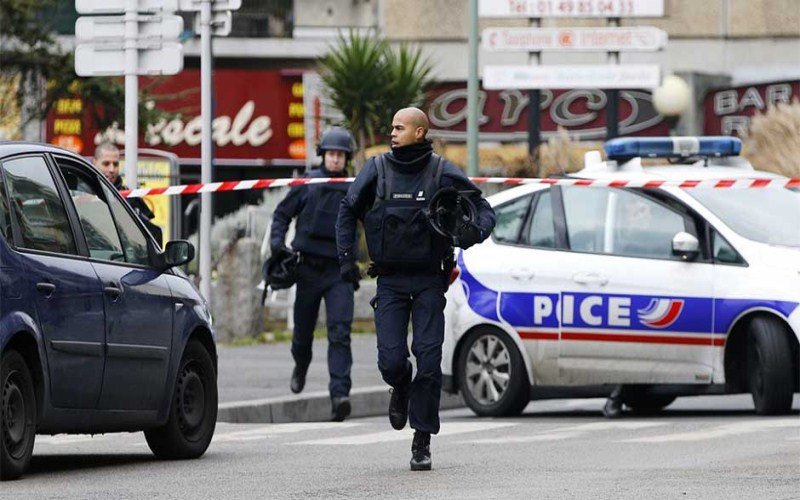 Policija traga za naoružanim napadačem na monaški dom