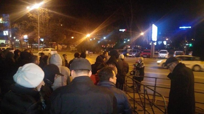 Skoplje: Ispred sedišta DIK okupljene pristalice VMRO-DPMNE