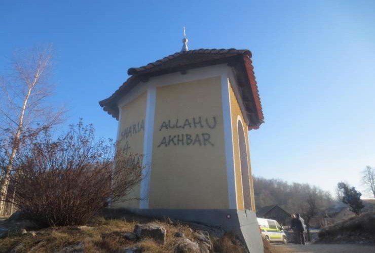"Alah" osvanuo na katoličkoj kapeli