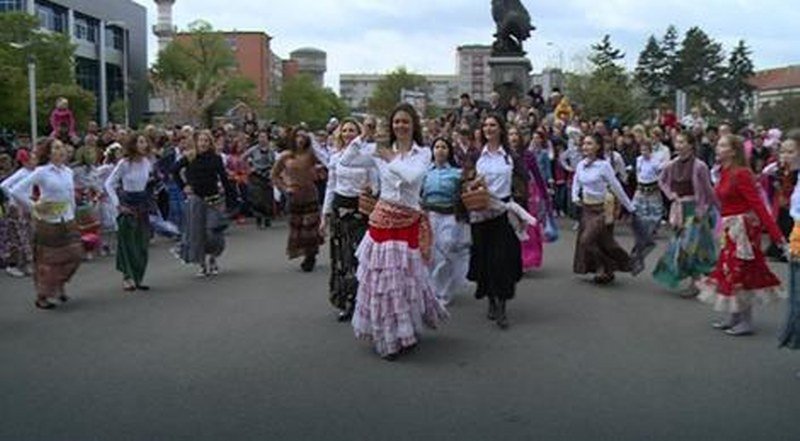 U susret Vaskrsu: Lazarice ulepšale Bijeljinu i podsetile na stare običaje