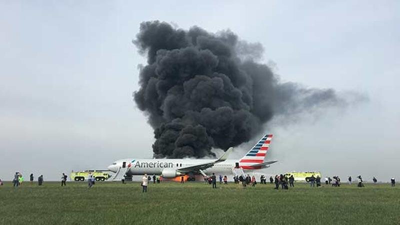 Avion se zapalio na aerodromu u Čikagu, 20 putnika povređeno 