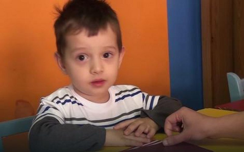 Ovo ni starijim ne bi pošlo za rukom: Said iz Srebrenice ima tek dve i po godine i pravo je čudo od deteta
