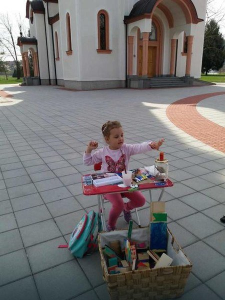 Četvorogodišnja devojčica je prodala svoje crteže, za bolesnu drugaricu Sofiju prikupila 1.800 KM