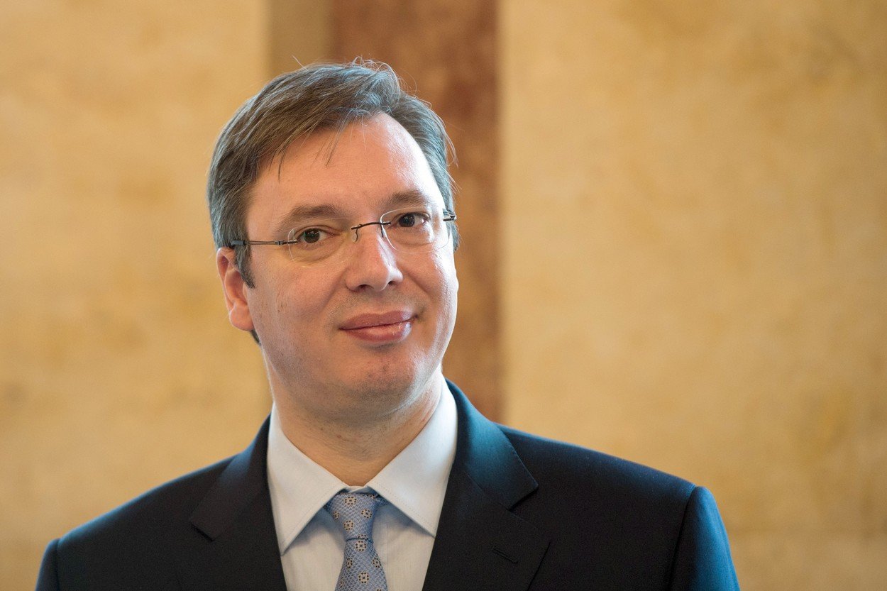 Kod Vučićeve kuće otkriveni blindirani automobil, zolje, bombe, municija