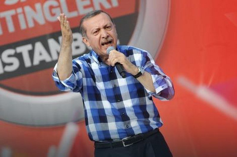 Erdogan tera Srbiju da izvede vojsku na granicu