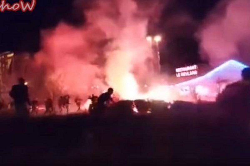 Masovna tuča navijača kod Hrama Svetog Save