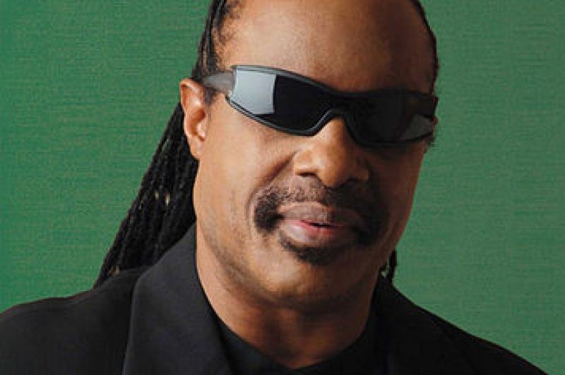 Stevie Wonder svečano otkrio tablu avenije u Detroitu koja je nazvana po njemu (VIDEO)