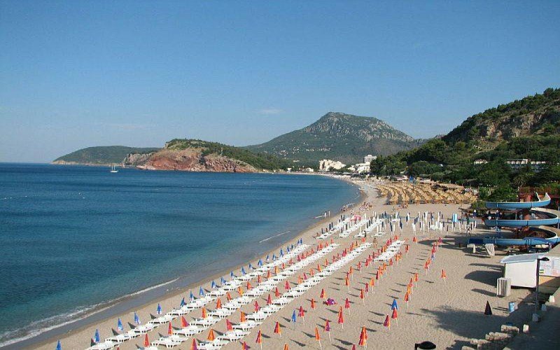 Crnogorci sve manje odmaraju u Crnoj Gori