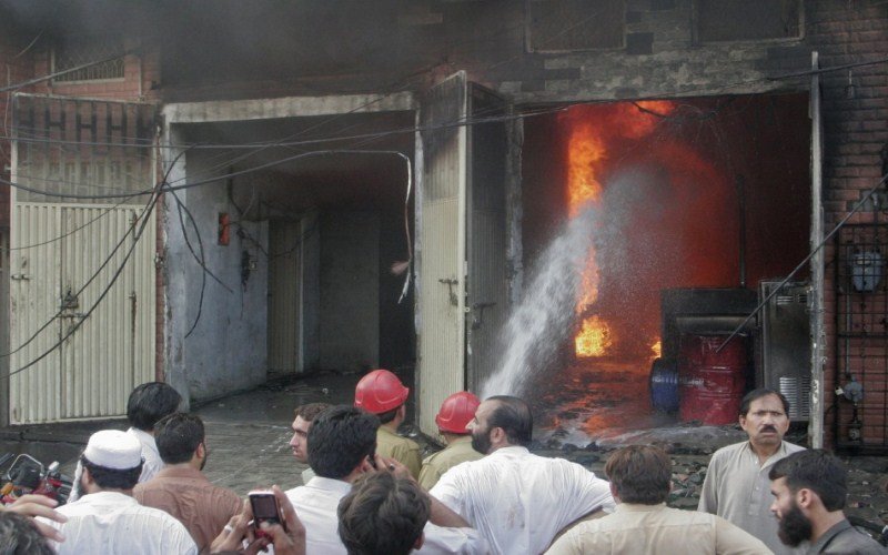 U požaru u Pakistanu stradalo 11 osoba, 75 povređenih 