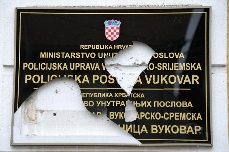 Oslobođeno lice koje je razbijalo dvojezične table
