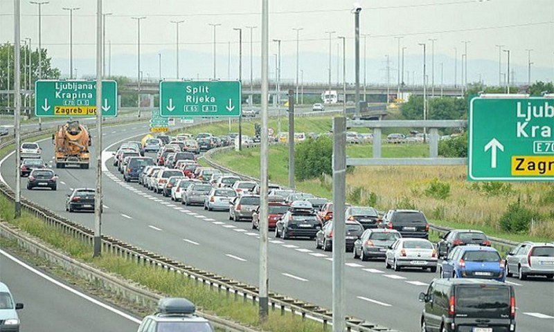 Kolona duga 27 kilometara na autoputu Zagreb-Split