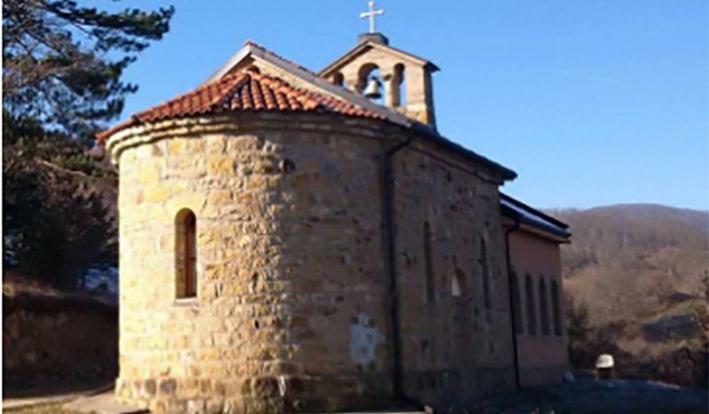 Zapaljena tabla sa natpisom manastira Tušimlja 