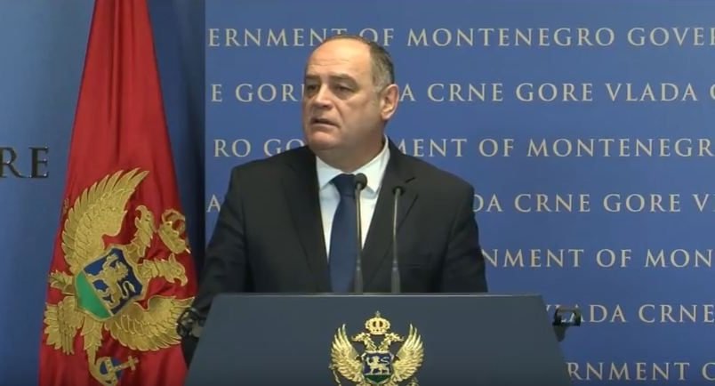 Smanjuju naknade za majke i plate 800 funkcionera, nove akcize za gorivo...