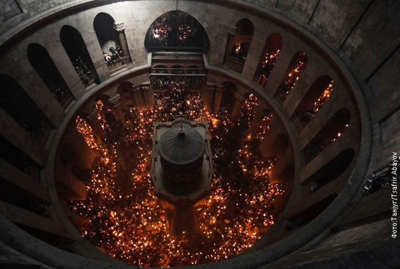 U Jerusalimu upaljen Blagodatni plamen
