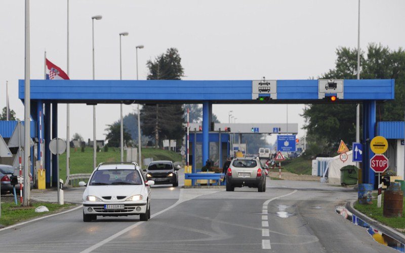Zaplenjena oprema za prisluškivanje i praćenje