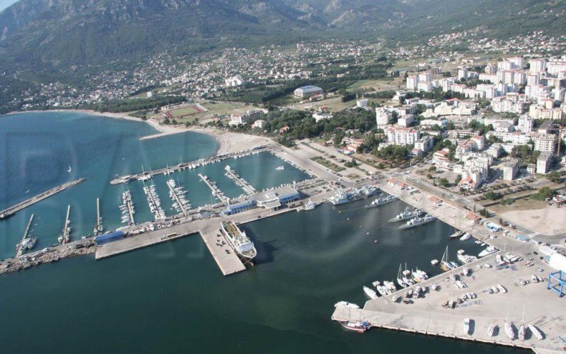 Barsku luku žele Poljaci, Italijani i Arapi