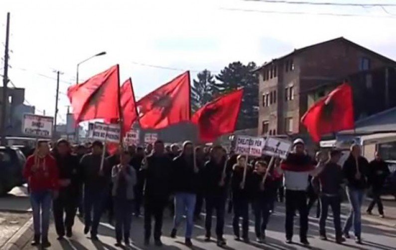 Protestni marš za Haradinaja u Dečanima