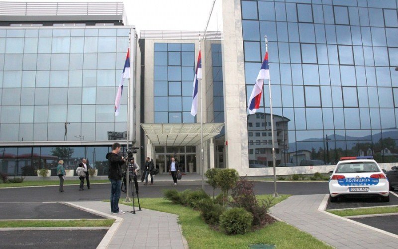 Penzionisani policajac jajima gađao zgradu Vlade RS