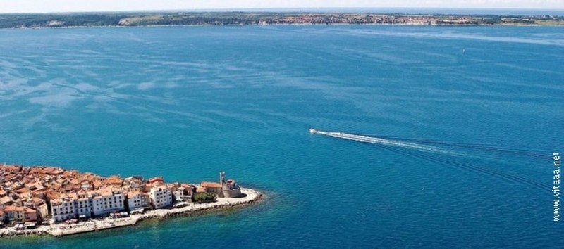 Piranski zaliv pokazivanje mišića hrvatske i slovenačne policije