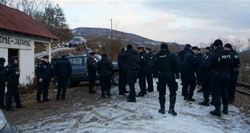 Sever Kosova: Šiptari poslali naoružane specijalce, Srbi brane voz!