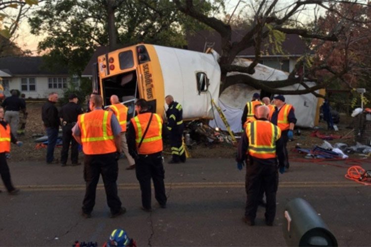 Šestoro dece poginulo u nesreći školskog autobusa u SAD 