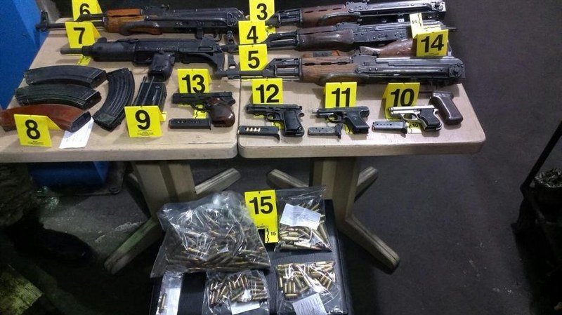 Zaplenjeno oružje, bombe i municija u kući u Negotinu