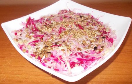 Vitaminska salata sa semenkama i povrćem