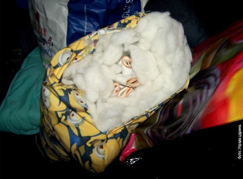 Švercovali evre u rođendanskoj kesi i dečijem jastuku