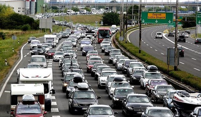 Saobraćaj u HR -na ivici kolapsa-, kolona od 25 km