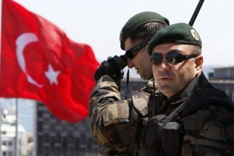 Otpušteno više od 15.000 javnih službenika u Turskoj