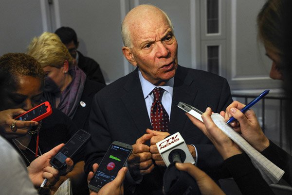 Senator Ben Kardin stopirao prodaju oružja Filipinima