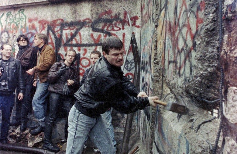 Miris promene: Na današnji dan srušen je Berlinski zid 