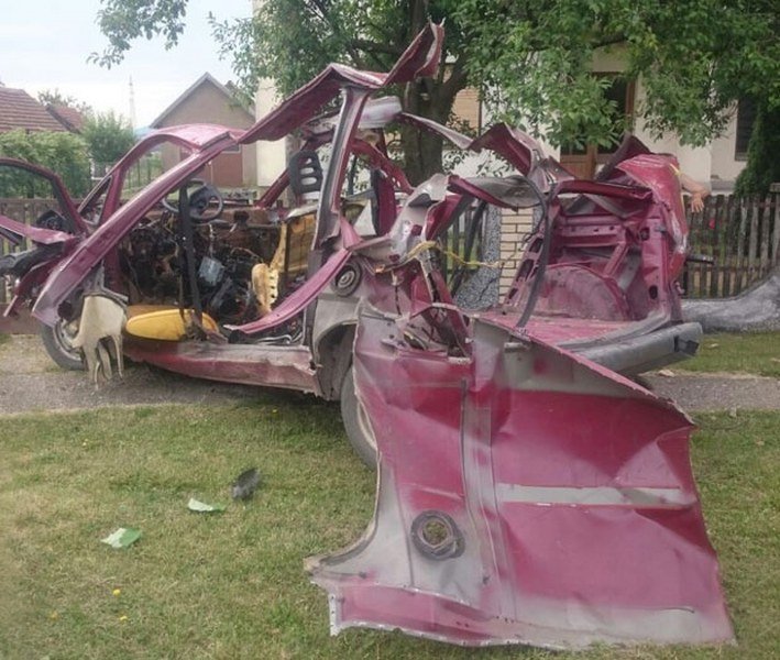 Eksplodirao automobil u pokretu: Poginuo muškarac 