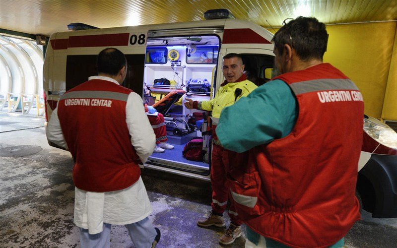 Hitna pomoć: Žena teško povredjena u sudaru tramvaja i autobusa u centru Beograda